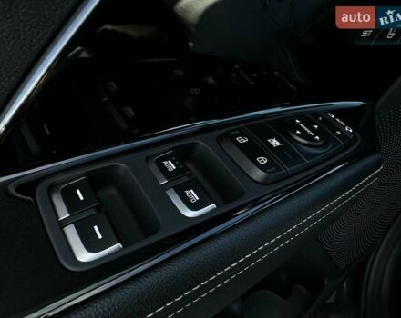 Сірий Кіа Niro, об'ємом двигуна 0 л та пробігом 100 тис. км за 21900 $, фото 5 на Automoto.ua