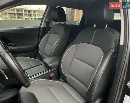 Сірий Кіа Niro, об'ємом двигуна 0 л та пробігом 52 тис. км за 22999 $, фото 54 на Automoto.ua