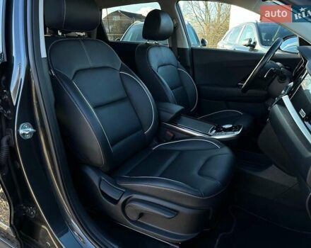 Серый Киа Niro, объемом двигателя 0 л и пробегом 54 тыс. км за 23900 $, фото 92 на Automoto.ua