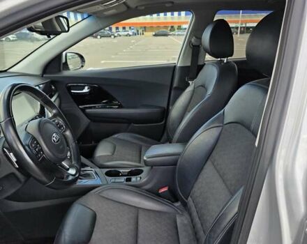 Серый Киа Niro, объемом двигателя 1.58 л и пробегом 55 тыс. км за 23500 $, фото 11 на Automoto.ua