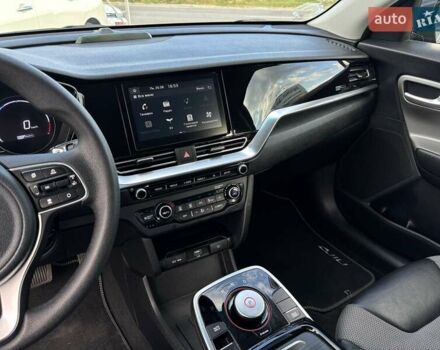 Серый Киа Niro, объемом двигателя 0 л и пробегом 52 тыс. км за 20750 $, фото 25 на Automoto.ua