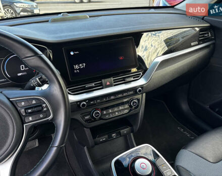 Сірий Кіа Niro, об'ємом двигуна 0 л та пробігом 50 тис. км за 19999 $, фото 20 на Automoto.ua