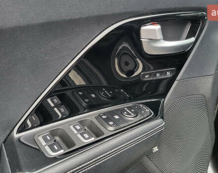 Сірий Кіа Niro, об'ємом двигуна 0 л та пробігом 106 тис. км за 20950 $, фото 18 на Automoto.ua