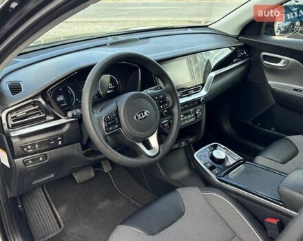 Серый Киа Niro, объемом двигателя 0 л и пробегом 52 тыс. км за 20750 $, фото 22 на Automoto.ua
