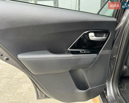 Серый Киа Niro, объемом двигателя 0 л и пробегом 147 тыс. км за 18450 $, фото 46 на Automoto.ua