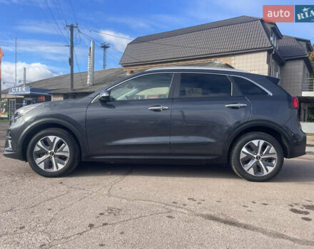 Сірий Кіа Niro, об'ємом двигуна 0 л та пробігом 140 тис. км за 18500 $, фото 2 на Automoto.ua