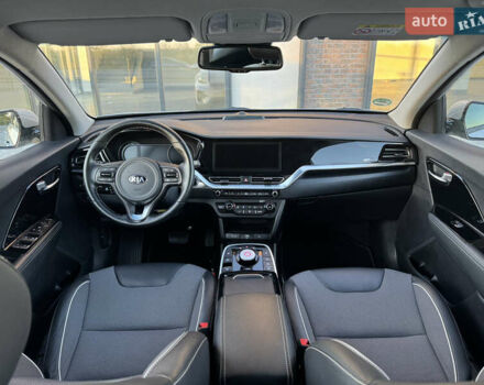 Серый Киа Niro, объемом двигателя 0 л и пробегом 139 тыс. км за 17999 $, фото 4 на Automoto.ua