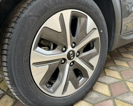 Сірий Кіа Niro, об'ємом двигуна 0 л та пробігом 50 тис. км за 22300 $, фото 33 на Automoto.ua