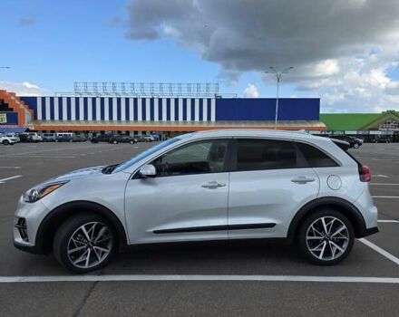Серый Киа Niro, объемом двигателя 1.58 л и пробегом 55 тыс. км за 23500 $, фото 3 на Automoto.ua
