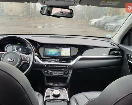 Сірий Кіа Niro, об'ємом двигуна 0 л та пробігом 106 тис. км за 20950 $, фото 17 на Automoto.ua