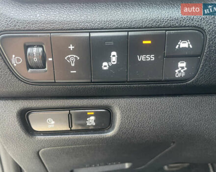 Сірий Кіа Niro, об'ємом двигуна 0 л та пробігом 140 тис. км за 18500 $, фото 20 на Automoto.ua