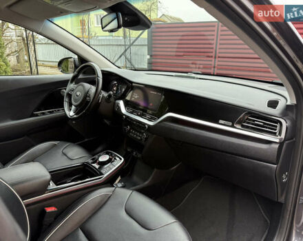 Сірий Кіа Niro, об'ємом двигуна 0 л та пробігом 50 тис. км за 22300 $, фото 56 на Automoto.ua