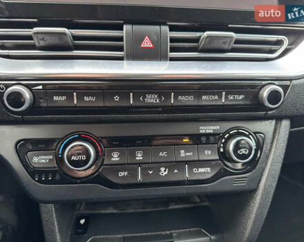 Серый Киа Niro, объемом двигателя 0 л и пробегом 147 тыс. км за 18450 $, фото 71 на Automoto.ua