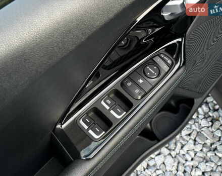 Сірий Кіа Niro, об'ємом двигуна 0 л та пробігом 50 тис. км за 19999 $, фото 11 на Automoto.ua