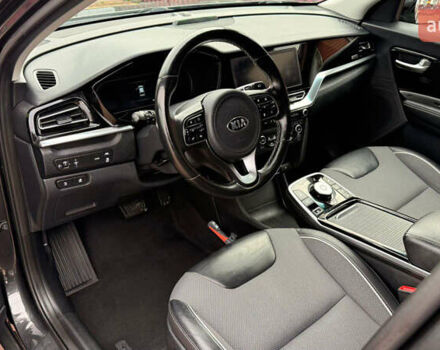 Серый Киа Niro, объемом двигателя 0 л и пробегом 88 тыс. км за 19700 $, фото 17 на Automoto.ua
