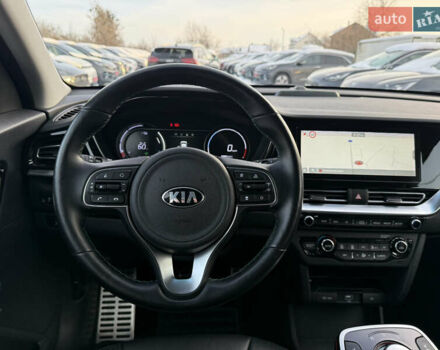 Сірий Кіа Niro, об'ємом двигуна 0 л та пробігом 97 тис. км за 22900 $, фото 38 на Automoto.ua