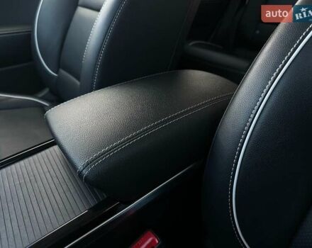 Серый Киа Niro, объемом двигателя 0 л и пробегом 54 тыс. км за 23900 $, фото 70 на Automoto.ua