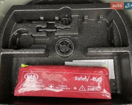 Серый Киа Niro, объемом двигателя 0 л и пробегом 86 тыс. км за 24400 $, фото 74 на Automoto.ua