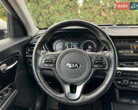 Сірий Кіа Niro, об'ємом двигуна 0 л та пробігом 141 тис. км за 17799 $, фото 48 на Automoto.ua