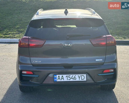 Серый Киа Niro, объемом двигателя 0 л и пробегом 200 тыс. км за 16900 $, фото 4 на Automoto.ua