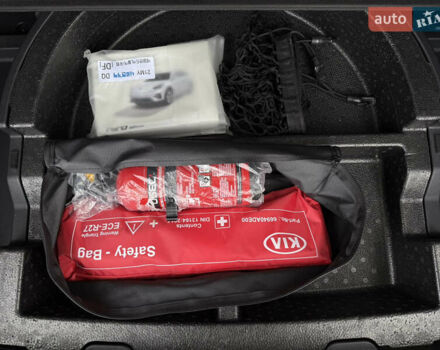 Серый Киа Niro, объемом двигателя 0 л и пробегом 82 тыс. км за 22900 $, фото 90 на Automoto.ua