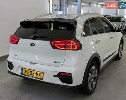Серый Киа Niro, объемом двигателя 0 л и пробегом 117 тыс. км за 19500 $, фото 3 на Automoto.ua