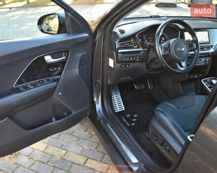Сірий Кіа Niro, об'ємом двигуна 0 л та пробігом 99 тис. км за 22880 $, фото 14 на Automoto.ua