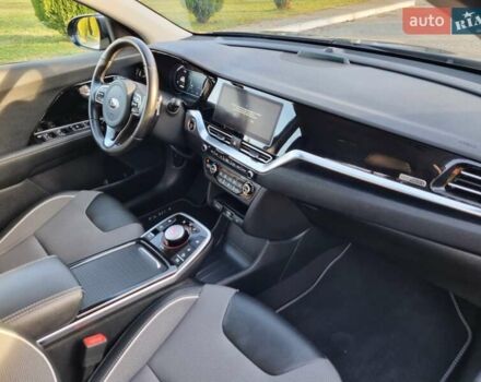 Серый Киа Niro, объемом двигателя 0 л и пробегом 121 тыс. км за 18750 $, фото 31 на Automoto.ua