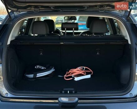 Серый Киа Niro, объемом двигателя 0 л и пробегом 54 тыс. км за 23900 $, фото 85 на Automoto.ua