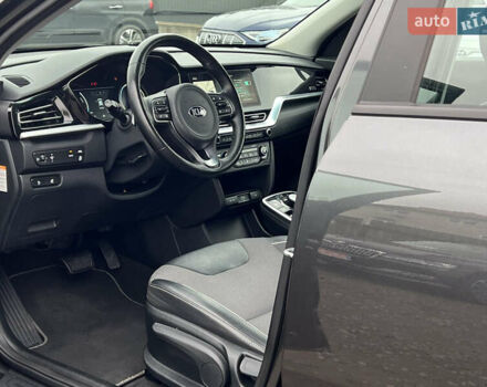 Серый Киа Niro, объемом двигателя 0 л и пробегом 107 тыс. км за 20903 $, фото 21 на Automoto.ua