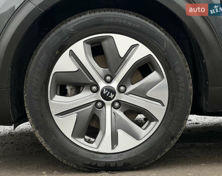 Серый Киа Niro, объемом двигателя 0 л и пробегом 107 тыс. км за 20903 $, фото 16 на Automoto.ua