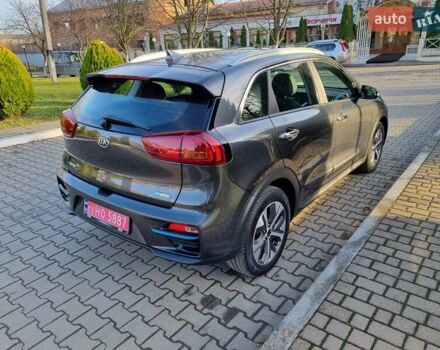 Серый Киа Niro, объемом двигателя 0 л и пробегом 121 тыс. км за 18750 $, фото 3 на Automoto.ua