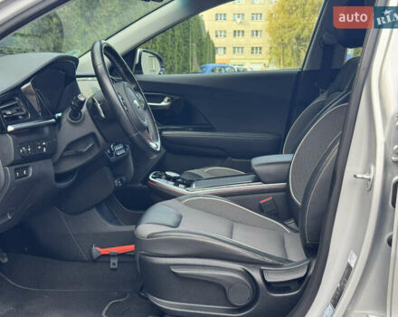 Сірий Кіа Niro, об'ємом двигуна 0 л та пробігом 141 тис. км за 17799 $, фото 30 на Automoto.ua