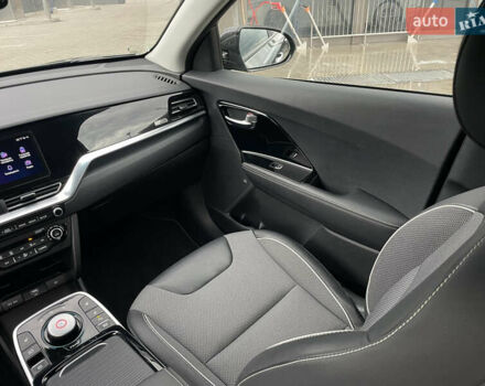 Сірий Кіа Niro, об'ємом двигуна 0 л та пробігом 52 тис. км за 22999 $, фото 34 на Automoto.ua