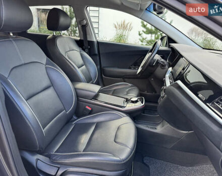 Сірий Кіа Niro, об'ємом двигуна 0 л та пробігом 138 тис. км за 19900 $, фото 23 на Automoto.ua