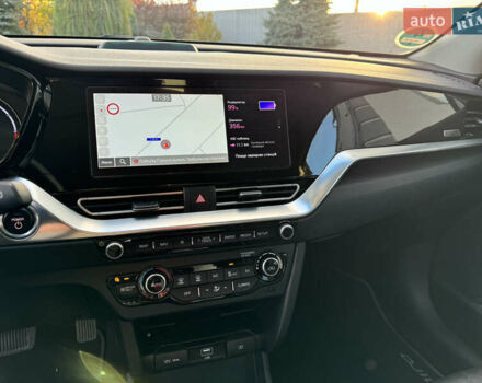 Серый Киа Niro, объемом двигателя 0 л и пробегом 117 тыс. км за 19300 $, фото 13 на Automoto.ua