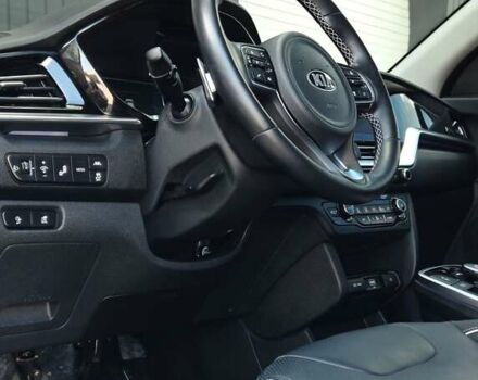 Серый Киа Niro, объемом двигателя 0 л и пробегом 32 тыс. км за 23500 $, фото 25 на Automoto.ua