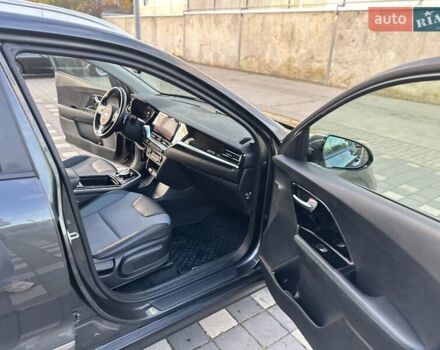 Сірий Кіа Niro, об'ємом двигуна 0 л та пробігом 105 тис. км за 19950 $, фото 24 на Automoto.ua