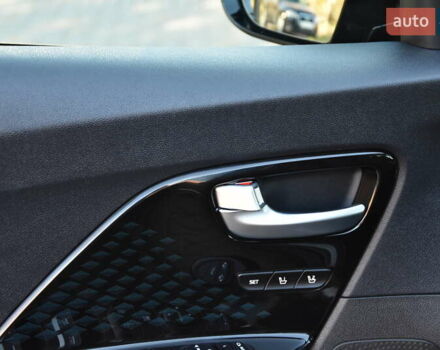 Сірий Кіа Niro, об'ємом двигуна 0 л та пробігом 99 тис. км за 22880 $, фото 19 на Automoto.ua