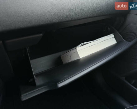 Сірий Кіа Niro, об'ємом двигуна 0 л та пробігом 97 тис. км за 22900 $, фото 69 на Automoto.ua