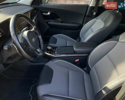 Серый Киа Niro, объемом двигателя 0 л и пробегом 59 тыс. км за 21299 $, фото 20 на Automoto.ua