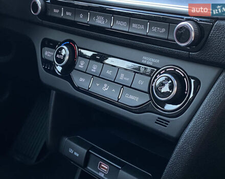 Серый Киа Niro, объемом двигателя 0 л и пробегом 59 тыс. км за 21299 $, фото 33 на Automoto.ua