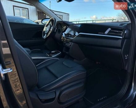 Серый Киа Niro, объемом двигателя 0 л и пробегом 54 тыс. км за 23900 $, фото 89 на Automoto.ua