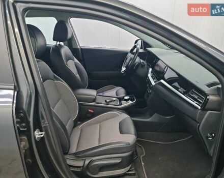Сірий Кіа Niro, об'ємом двигуна 0 л та пробігом 111 тис. км за 19999 $, фото 6 на Automoto.ua
