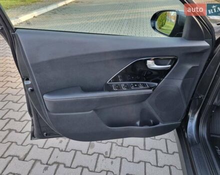 Серый Киа Niro, объемом двигателя 0 л и пробегом 121 тыс. км за 18750 $, фото 18 на Automoto.ua