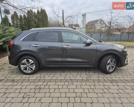 Серый Киа Niro, объемом двигателя 0 л и пробегом 79 тыс. км за 20450 $, фото 4 на Automoto.ua