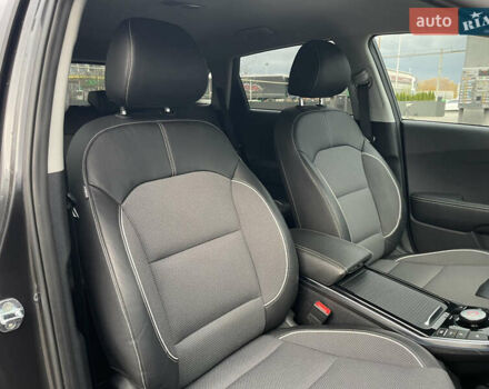 Сірий Кіа Niro, об'ємом двигуна 0 л та пробігом 52 тис. км за 22999 $, фото 60 на Automoto.ua