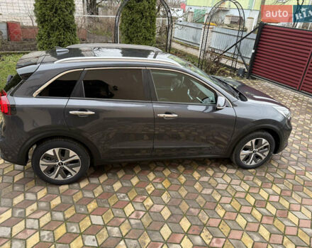 Сірий Кіа Niro, об'ємом двигуна 0 л та пробігом 50 тис. км за 22300 $, фото 26 на Automoto.ua