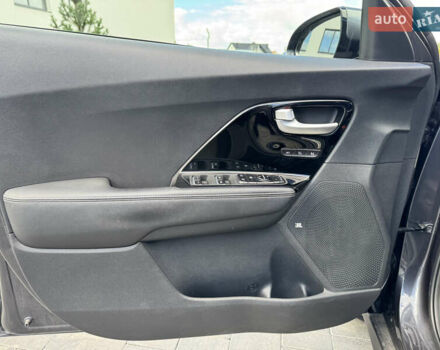 Сірий Кіа Niro, об'ємом двигуна 0 л та пробігом 138 тис. км за 19900 $, фото 10 на Automoto.ua