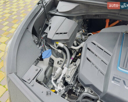 Серый Киа Niro, объемом двигателя 0 л и пробегом 137 тыс. км за 18450 $, фото 36 на Automoto.ua